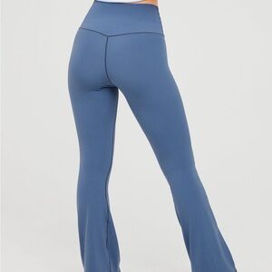 BRAND NEW AERIE OFFLINE MEDIUM FLARE LEGGINGS Beautiful blue color.😍🩵